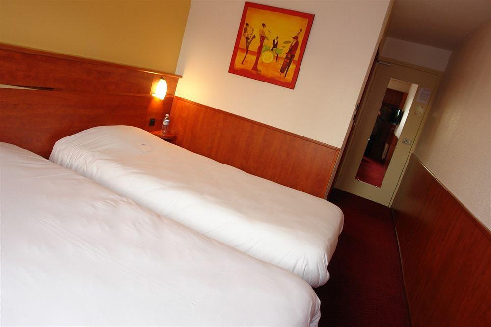 Brit Hotel Rennes Cesson Buitenkant foto