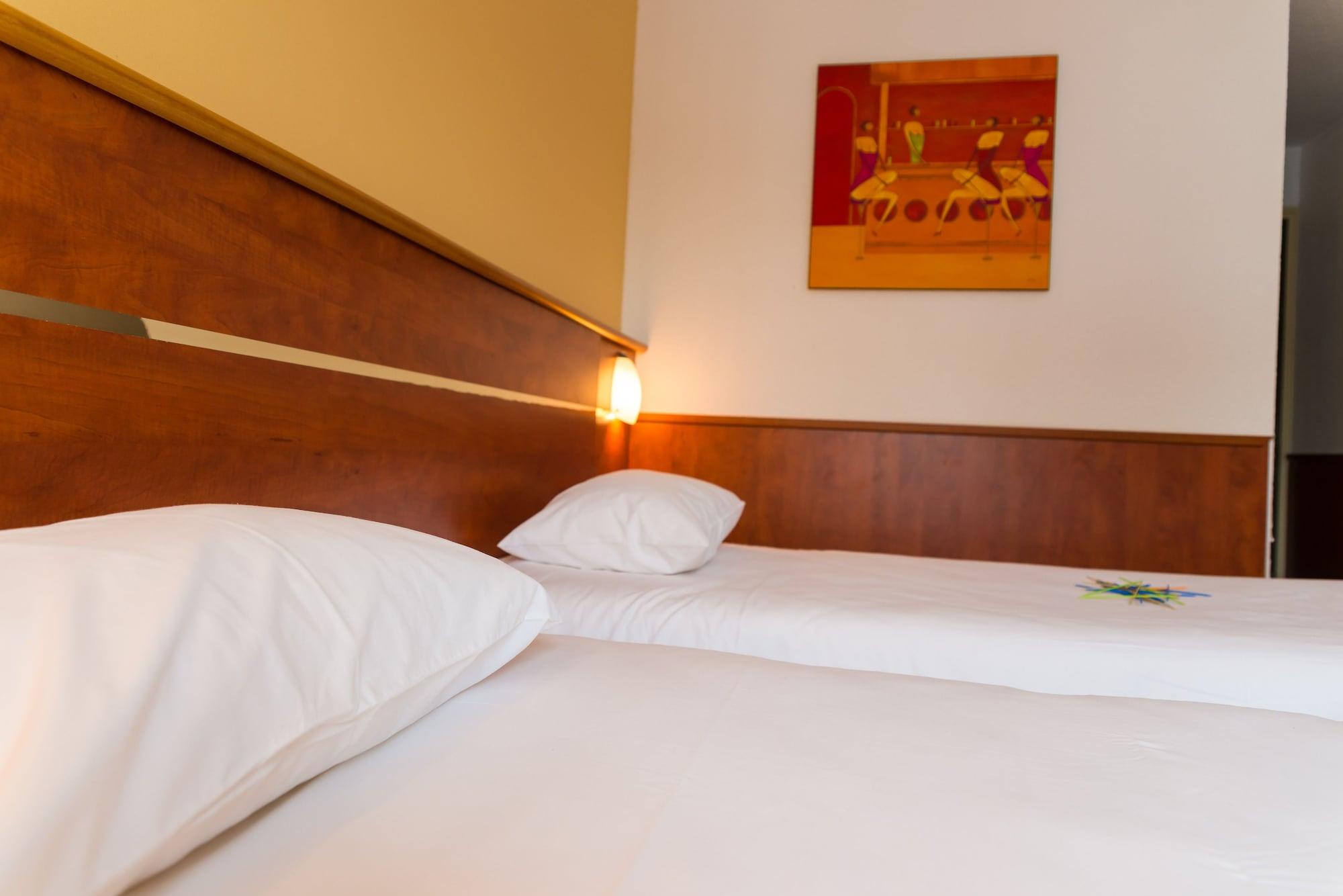 Brit Hotel Rennes Cesson Buitenkant foto